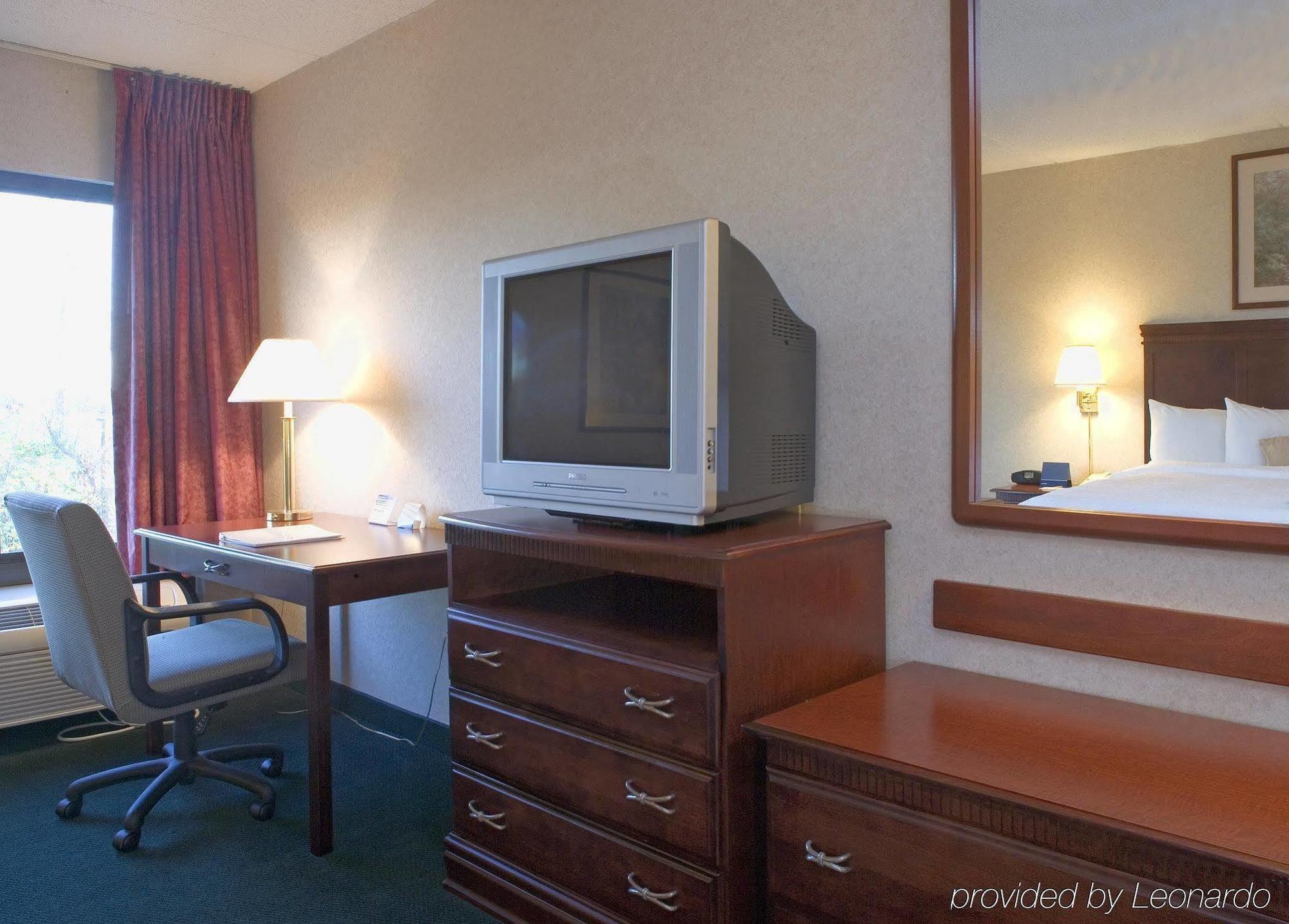 Hampton Inn Rochester Greece Room photo